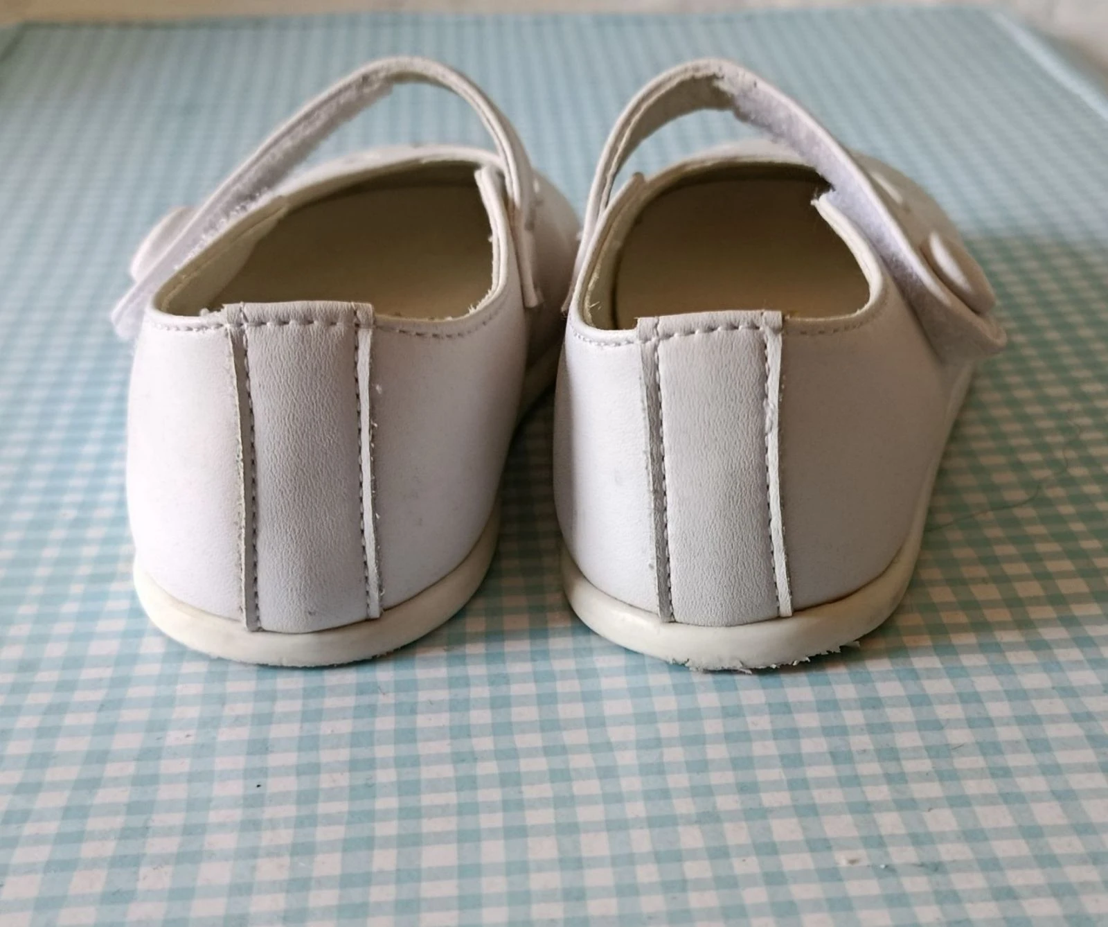 White baby shoes – photo 2